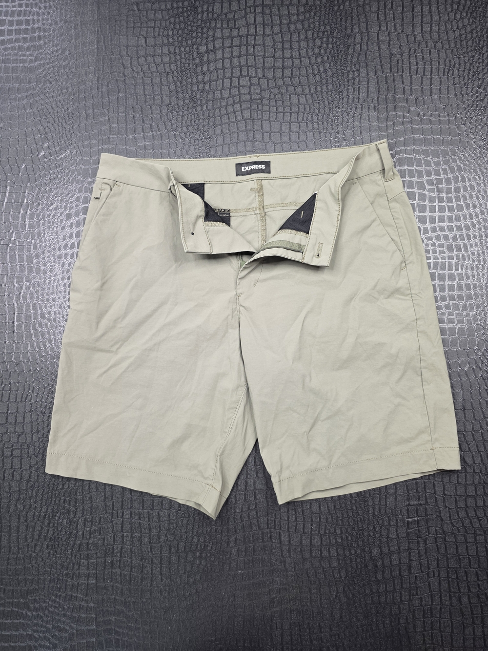 Express Slim Stretch + Men's Performance Shorts Olive Size 33